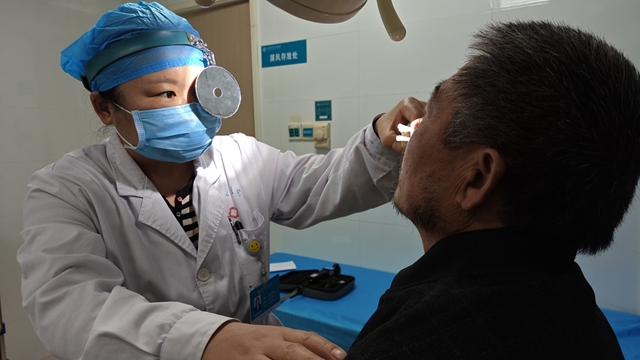 別再把過敏當(dāng)感冒！這份秋季鼻炎急救手冊請收好