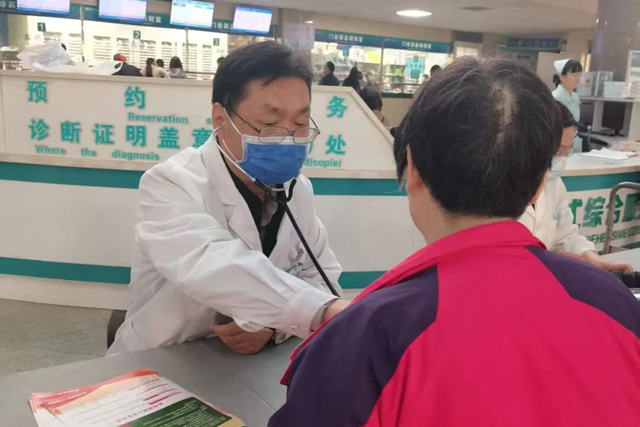 健康體重 理想血壓:駐馬店市第一人民醫(yī)院開展全國高血壓日義診活動(dòng)