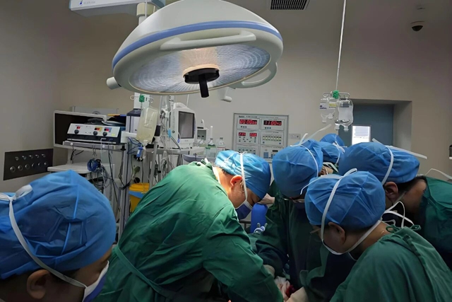 駐馬店市第一人民醫(yī)院多學(xué)科協(xié)作成功救治兇險(xiǎn)性前置胎盤產(chǎn)婦，實(shí)現(xiàn)“保母嬰、護(hù)子宮”生命奇跡