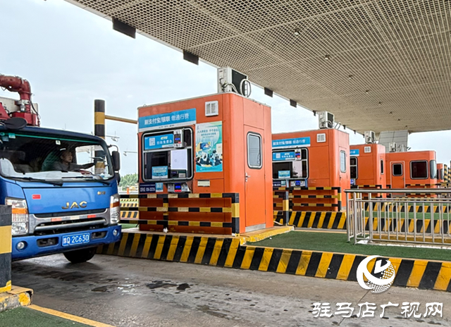 駐馬店南高速：開(kāi)通農(nóng)機(jī)跨區(qū)作業(yè)“綠色通道” 護(hù)航“三秋”生產(chǎn)