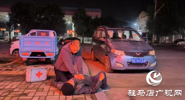 ??“河南好人”劉永欣跪地施救 82歲走失老人轉(zhuǎn)危為安??