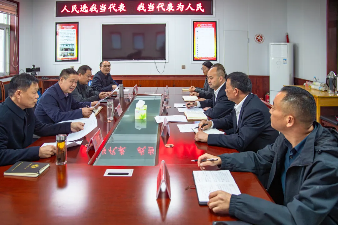 市檢察院黨組書記、檢察長(zhǎng)鄭清朝到正陽(yáng)縣閭河鄉(xiāng)代表聯(lián)絡(luò)站參加活動(dòng)