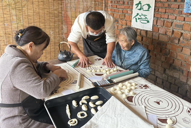窯烤面包體驗活動受歡迎 市民親手制作感受生活溫度??