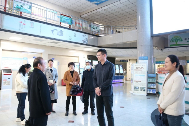 黃淮學院醫(yī)學院領(lǐng)導蒞臨駐馬店市第一人民醫(yī)院開展實習生教學調(diào)研工作