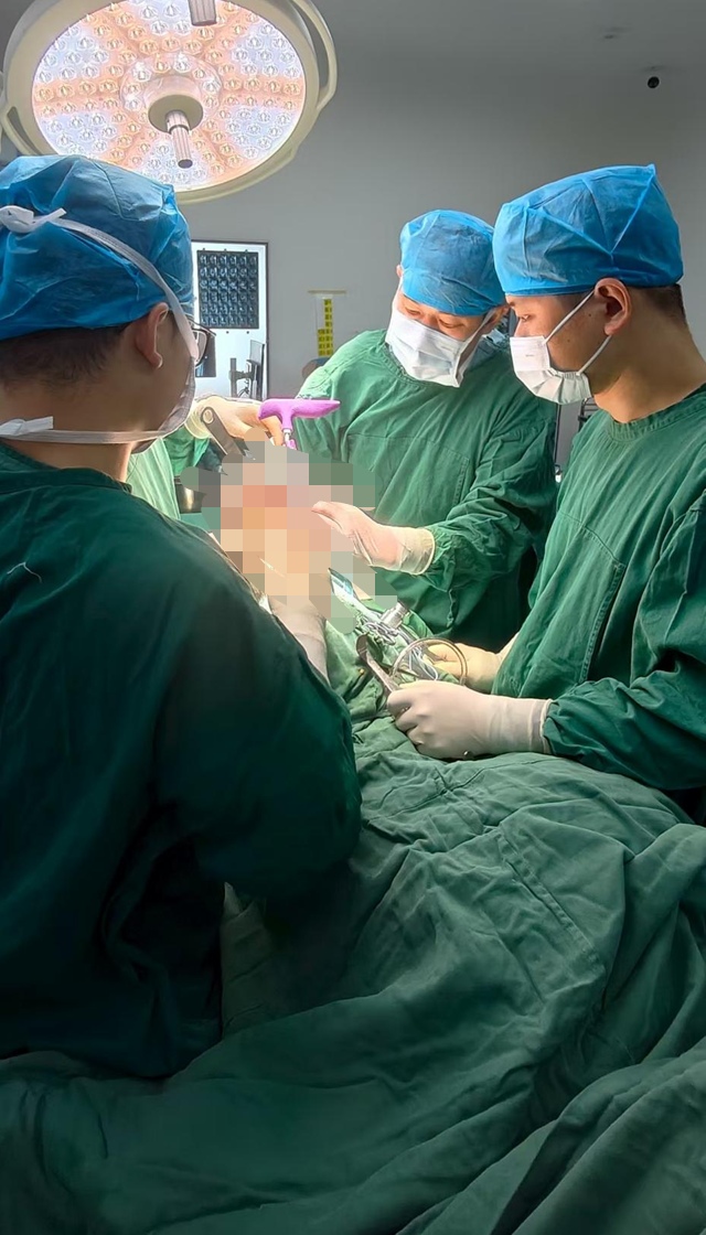 六旬老人膝關(guān)節(jié)“修一半”，術(shù)后兩天重新行走——駐馬店市第一人民醫(yī)院單髁置換術(shù)解決老人多年頑疾