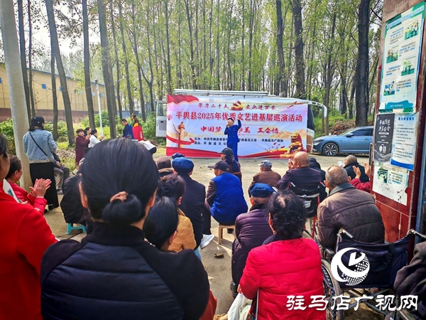 平輿縣文化館重陽節(jié)前夕走進(jìn)辛店鄉(xiāng)敬老院開展慰問演出