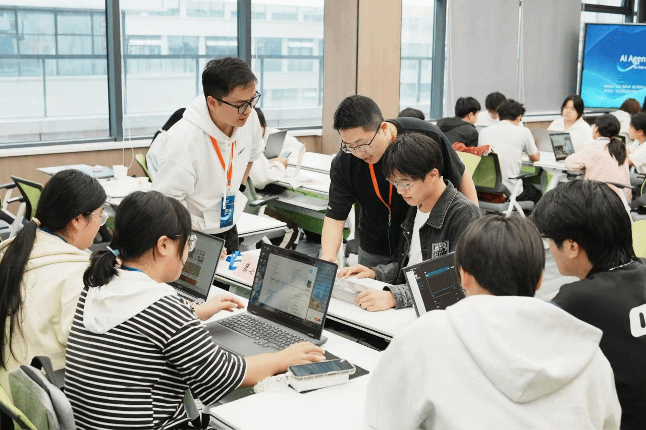 智匯青春AI賦能 實踐筑夢未來發(fā)展: 駐馬店職業(yè)技術學院信息工程學院攜手網(wǎng)易(駐馬店)聯(lián)合創(chuàng)新中心開展AI Agent專題訓練營