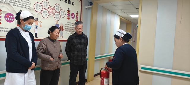 筑牢安全防線：駐馬店市第二中醫(yī)院養(yǎng)老護(hù)理中心開展消防安全培訓(xùn)