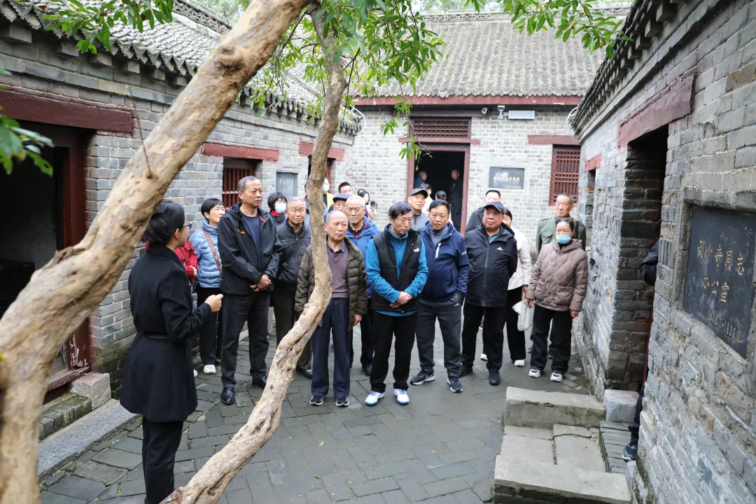 驛城區(qū)檢察院組織離退休老干部到竹溝革命紀(jì)念館參觀學(xué)習(xí)