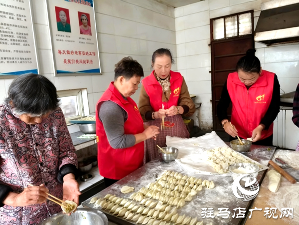 共青團(tuán)平輿縣委聯(lián)合平輿縣星火志愿者協(xié)會開展助老敬老志愿服務(wù)活動