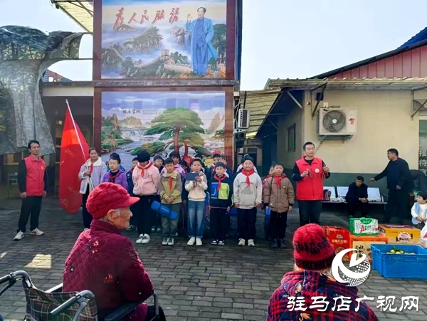 平輿縣身邊好人協(xié)會攜射橋鎮(zhèn)第一小學(xué)師生志愿者赴敬老院送溫暖