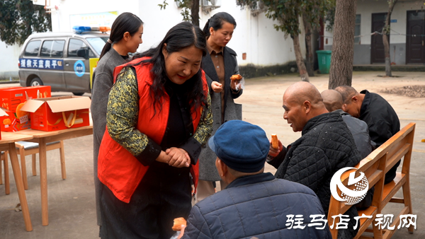 平輿縣身邊好人協(xié)會(huì)重陽(yáng)節(jié)到東皇街道敬老院開(kāi)展“弘揚(yáng)敬老美德 情暖重陽(yáng)佳節(jié)”主題活動(dòng)