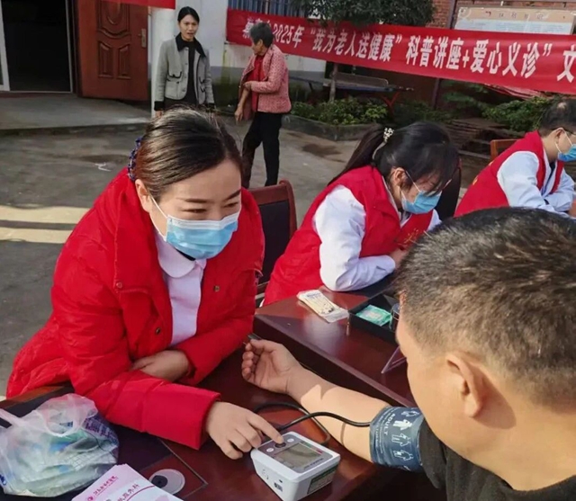 暖心義診踐初心 健康科普惠民生——駐馬店市中醫(yī)院開(kāi)展系列惠民行動(dòng)守護(hù)群眾健康