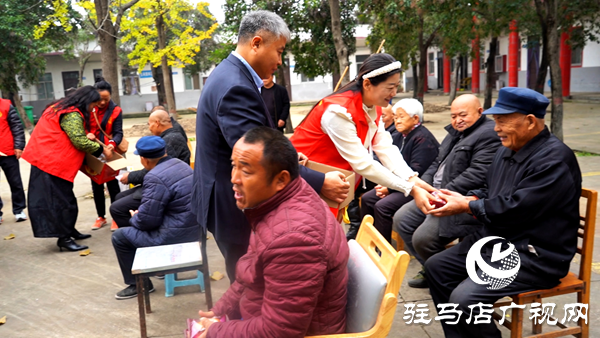 平輿縣身邊好人協(xié)會(huì)重陽(yáng)節(jié)到東皇街道敬老院開(kāi)展“弘揚(yáng)敬老美德 情暖重陽(yáng)佳節(jié)”主題活動(dòng)