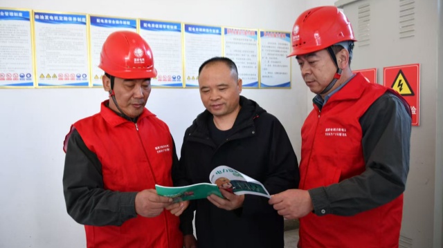 確山縣供電公司:開展“秋季安全用電進(jìn)企業(yè)”專項(xiàng)服務(wù)