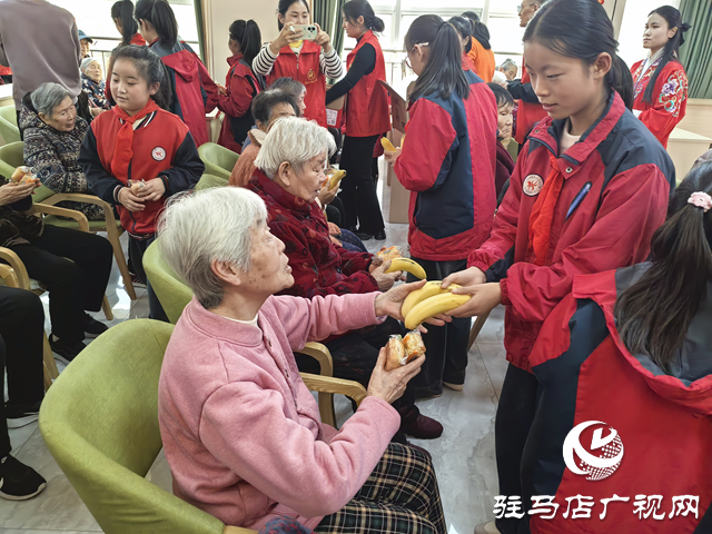 駐馬店市第二十八小學開展重陽節(jié)敬老慰問活動