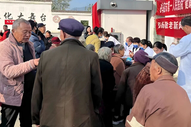 情暖重陽，健康相伴——駐馬店市第一人民醫(yī)院開展重陽節(jié)健康義診活動(dòng)
