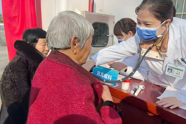 情暖重陽，健康相伴——駐馬店市第一人民醫(yī)院開展重陽節(jié)健康義診活動(dòng)