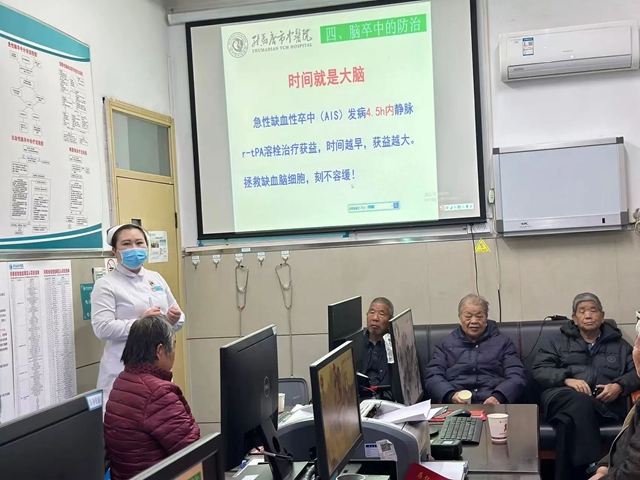 駐馬店市中醫(yī)院老年病科開展重陽節(jié)活動，讓溫暖與健康常伴