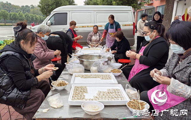 駐馬店經(jīng)濟(jì)開發(fā)區(qū)開源辦事處刁莊村委開展重陽敬老活動