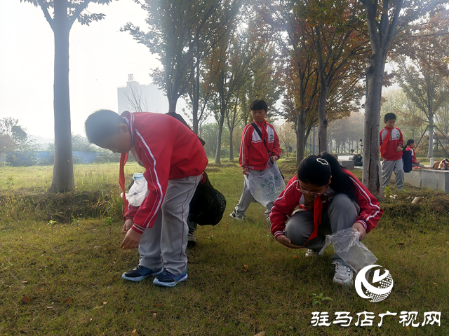 駐馬店市第三十七小學開展“賞秋日之美 探科學之秘”徒步研學活動