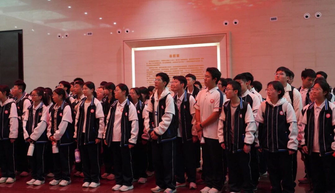 駐馬店市第二高級(jí)中學(xué)這場(chǎng)“行走的思政課”獲贊無(wú)數(shù)
