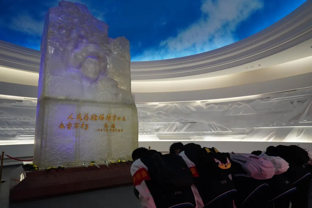 駐馬店市第二高級(jí)中學(xué)這場(chǎng)“行走的思政課”獲贊無(wú)數(shù)