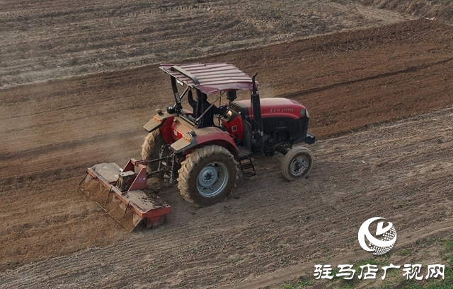 泌陽縣黃山口鄉(xiāng):“三統(tǒng)籌”護(hù)航秋收秋種攻堅(jiān)戰(zhàn)