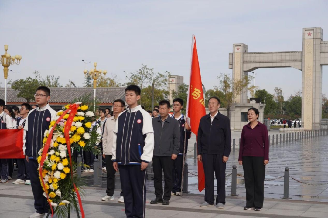 駐馬店市第二高級(jí)中學(xué)這場(chǎng)“行走的思政課”獲贊無(wú)數(shù)