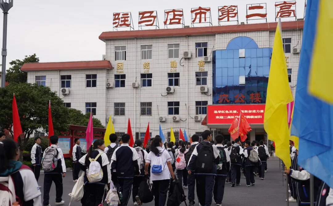駐馬店市第二高級(jí)中學(xué)這場(chǎng)“行走的思政課”獲贊無(wú)數(shù)
