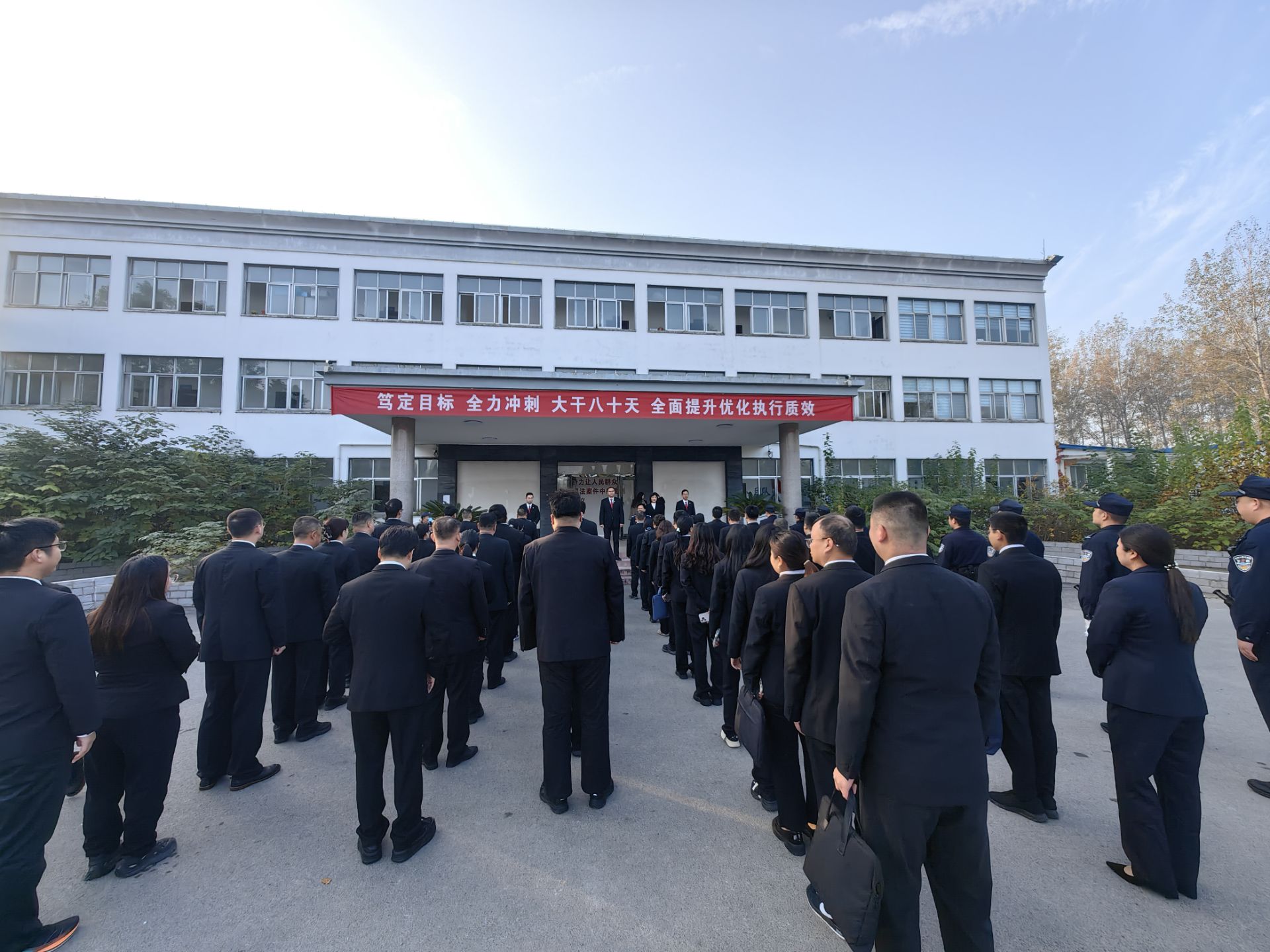 全程直播亮利劍 硬核發(fā)力護(hù)公平——驛城區(qū)法院2025年第100次執(zhí)行行動落地見效