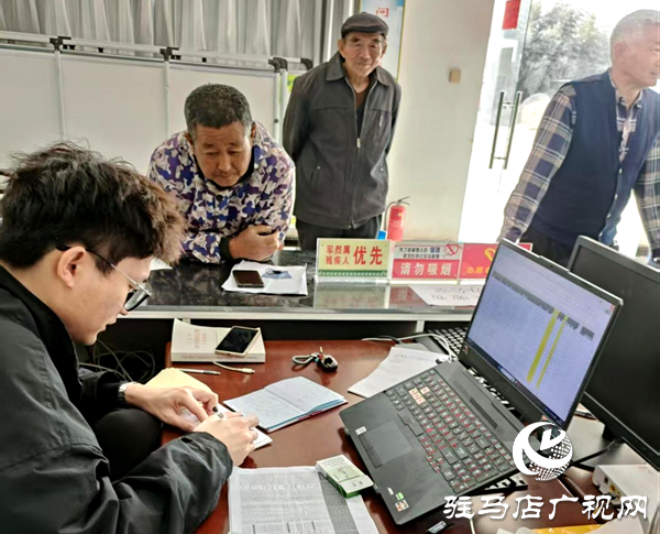 平輿縣萬金店鎮(zhèn)：入戶宣傳解民憂，代繳服務(wù)暖人心