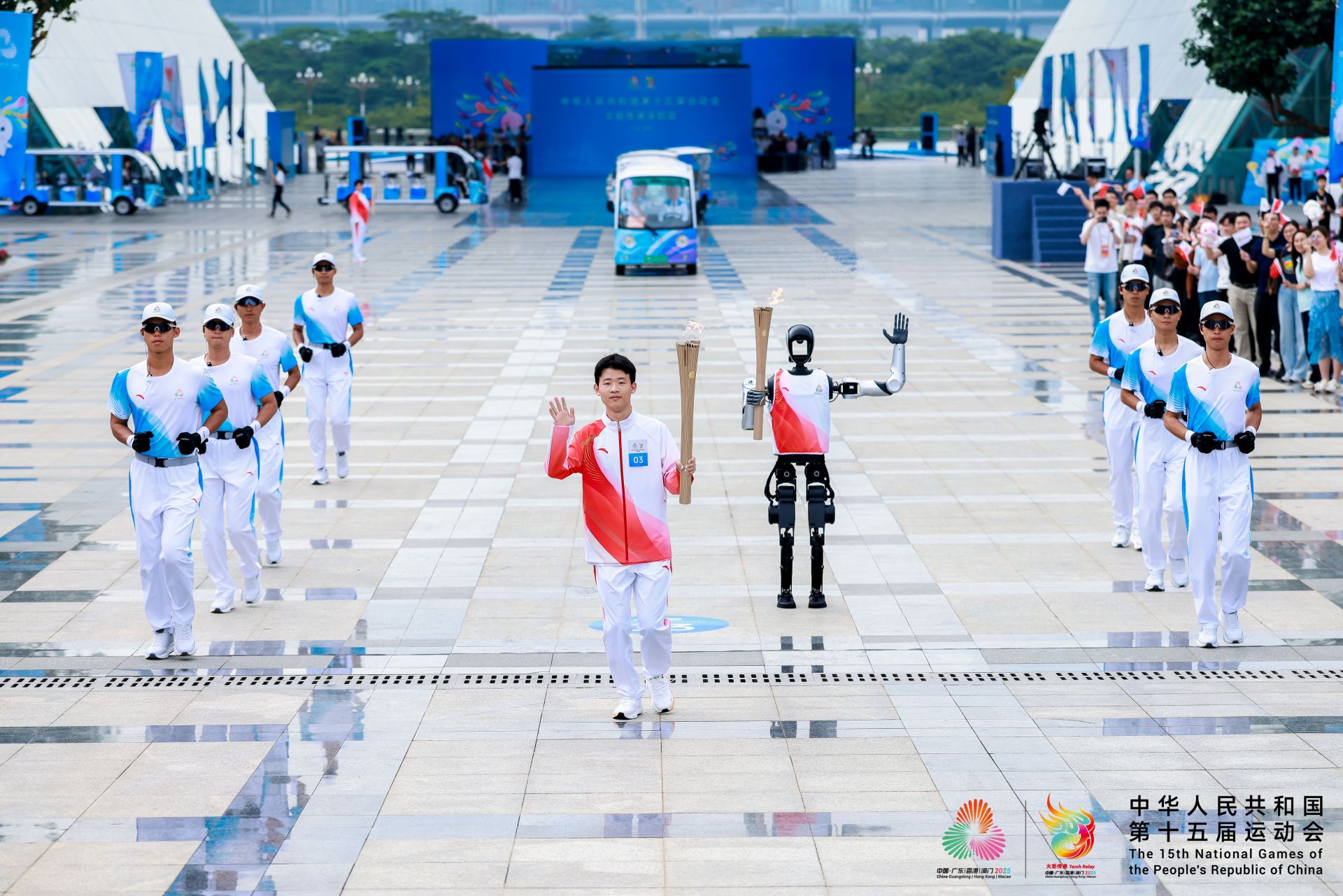 全球首個(gè)！機(jī)器人火炬手“夸父”有哪些亮點(diǎn)？