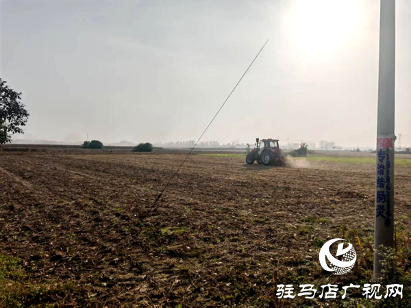 平輿縣射橋鎮(zhèn)：農(nóng)機(jī)助耕正當(dāng)時(shí) 秋播提速保豐收