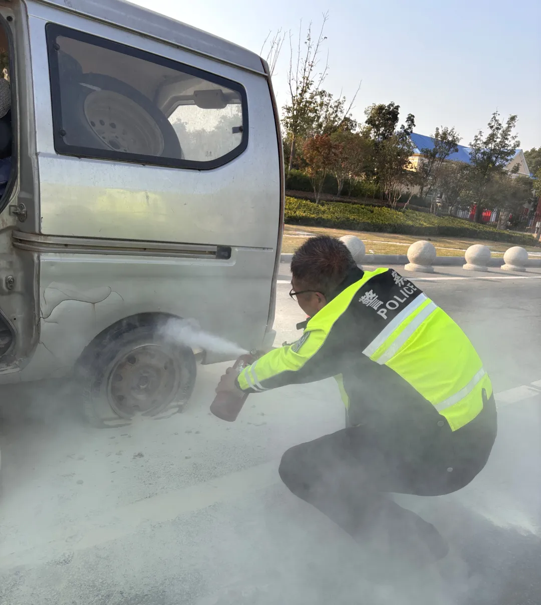 遂平高速驚魂：交警、高速與消防的生死時速救援