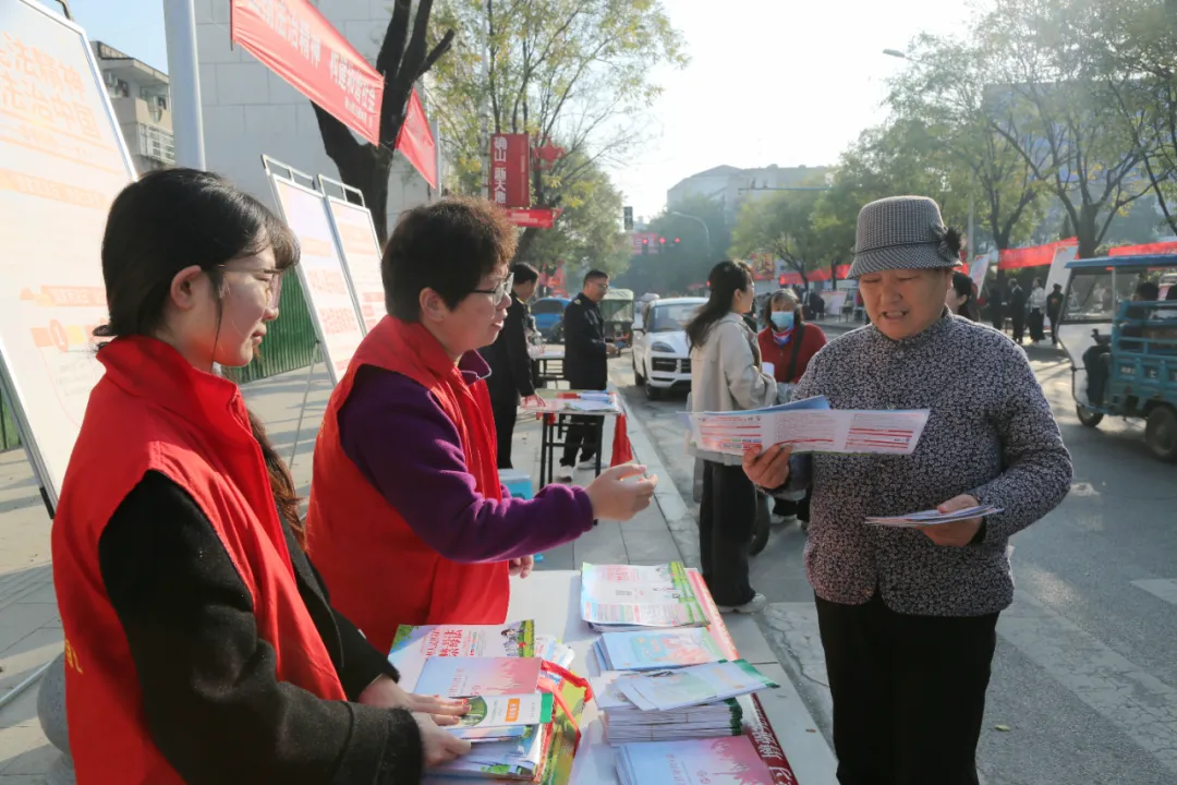法治護(hù)航平安 普法惠及民生——確山縣人民檢察院開展普法宣傳活動