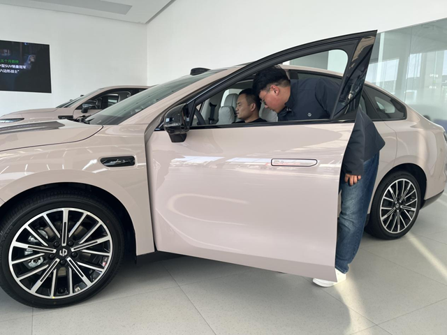 駐馬店：新能源汽車市場持續(xù)火熱 政策技術(shù)雙輪驅(qū)動(dòng)消費(fèi)增長