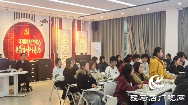 駐馬店職業(yè)技術(shù)學(xué)院黨委書記蘇新留 深入教學(xué)一線隨堂聽課與學(xué)子共話理想信念?