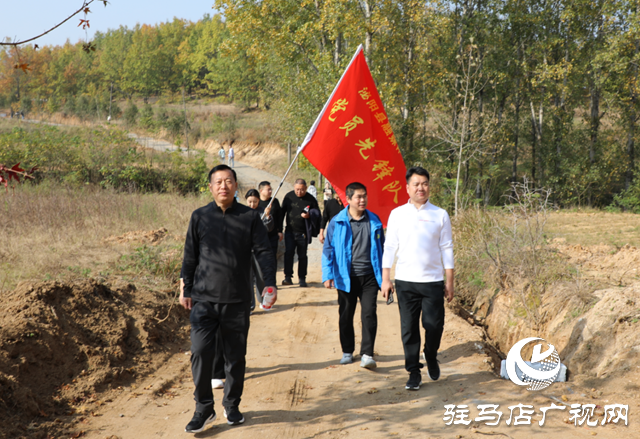 泌陽(yáng)融媒中心走進(jìn)王店鎮(zhèn)“芳香小鎮(zhèn)”慶祝第26個(gè)記者節(jié)