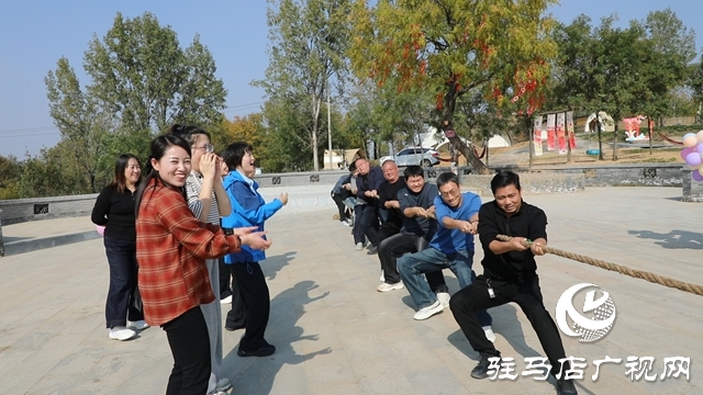 泌陽(yáng)融媒中心走進(jìn)王店鎮(zhèn)“芳香小鎮(zhèn)”慶祝第26個(gè)記者節(jié)