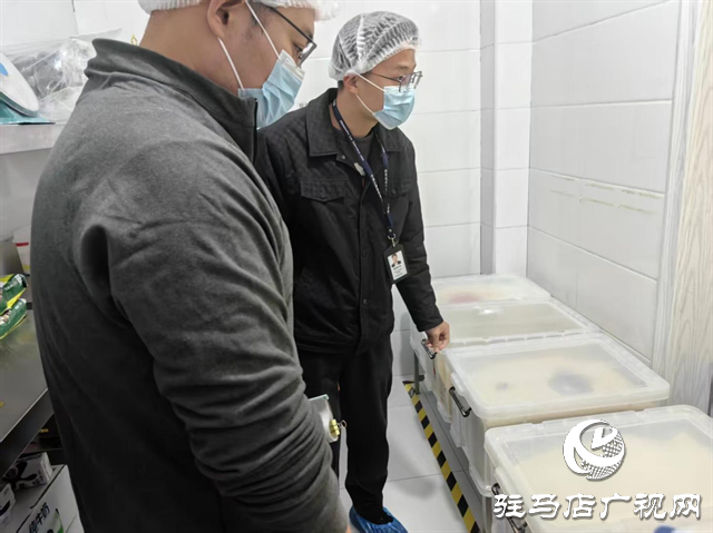  示范區(qū)市場(chǎng)監(jiān)管分局：開(kāi)展幼兒園后廚檢查及餐飲管理?xiàng)l例宣貫活動(dòng)?