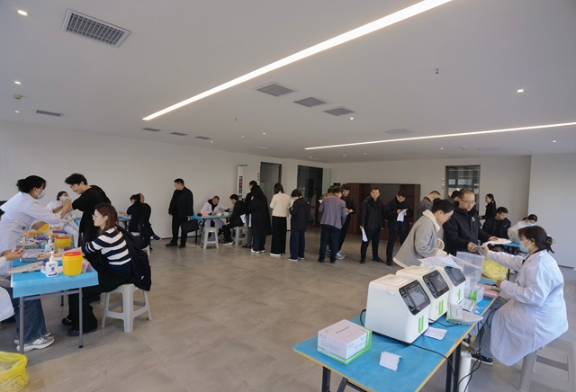 健康服務(wù)送上門 駐馬店市第二中醫(yī)院為藍(lán)天集團(tuán)員工暖心體檢