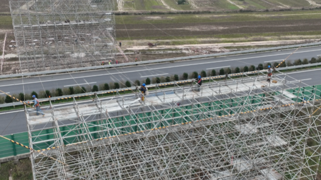 國網(wǎng)駐馬店供電公司：高效實施跨越施工 助推重點工程建設