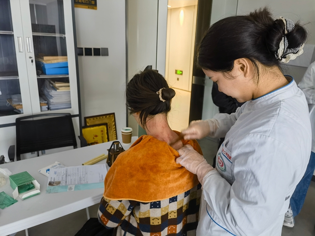 健康服務送上門 駐馬店市第二中醫(yī)院為藍天集團員工暖心體檢