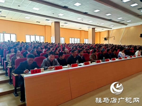 弘揚(yáng)踐行教育家精神駐馬店市優(yōu)秀教師巡回報(bào)告會(huì)（平輿站）在平輿一高北校區(qū)舉行