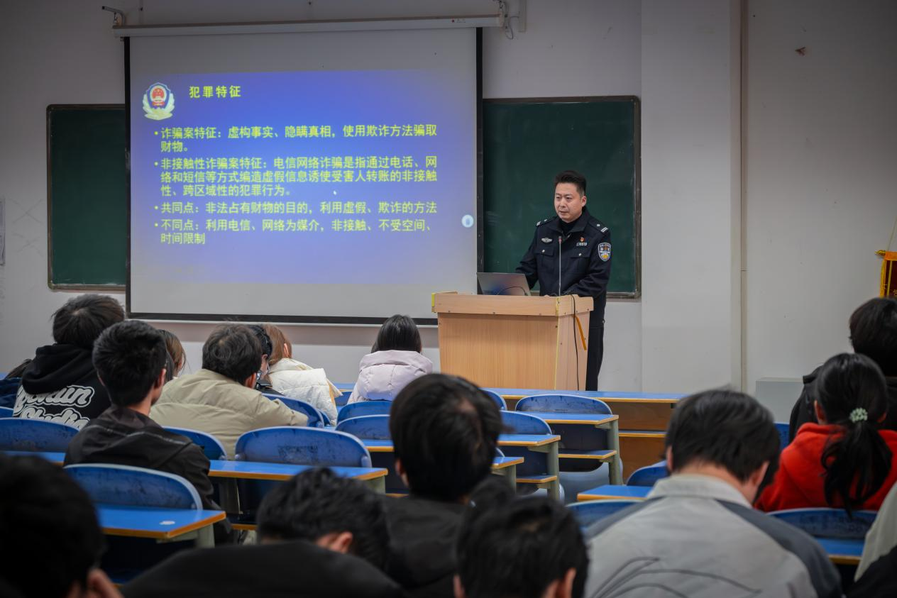 開發(fā)區(qū)：警校聯(lián)動(dòng)護(hù)青春 反詐宣傳進(jìn)校園
