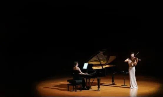 琴動(dòng)天中，蝶舞千年｜谷麗莎攜《梁祝》歸“故鄉(xiāng)”，駐馬店這場(chǎng)演出別錯(cuò)過