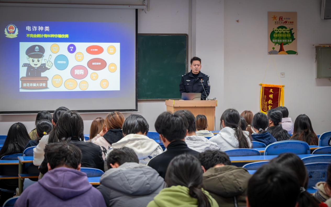 開發(fā)區(qū)：警校聯(lián)動(dòng)護(hù)青春 反詐宣傳進(jìn)校園
