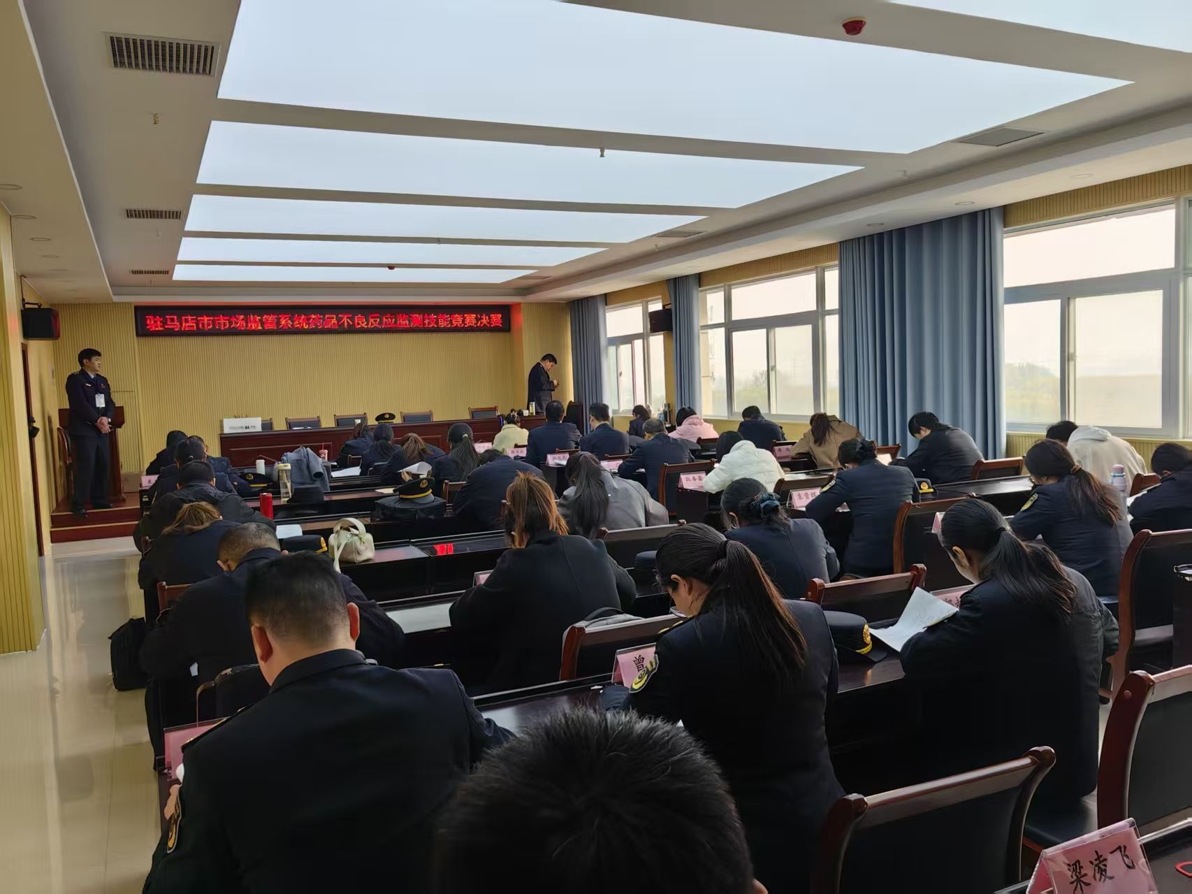 同臺競技展風(fēng)采 精準(zhǔn)監(jiān)管護(hù)民生 ——我市舉辦2025市場監(jiān)管系統(tǒng)專項(xiàng)技能競賽