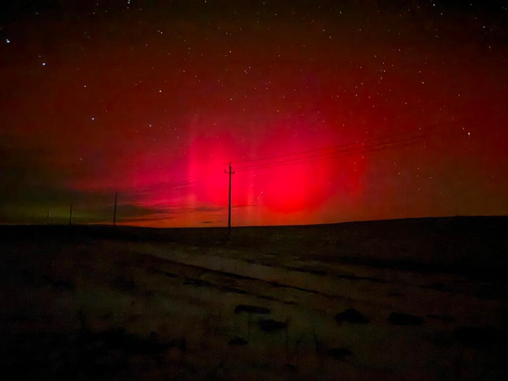 一大波美圖來了，他們在我國北方多地拍到了極光！